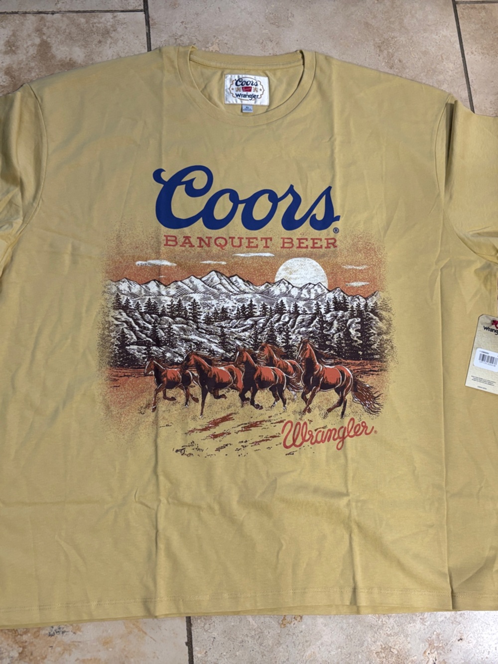 NWT Wrangler Coors Banquet Beer Graphic Short-Sleeve XL Tee - Yellow